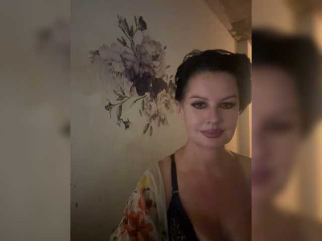 RoyalBreasts live cam on BongaCams