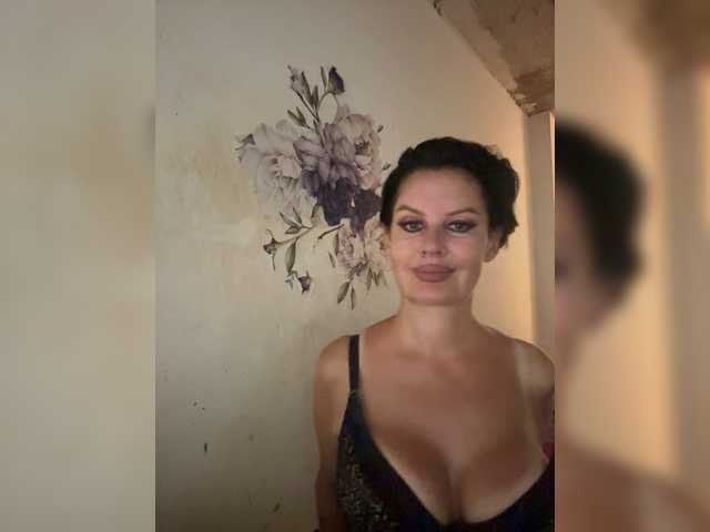 видео RoyalBreasts