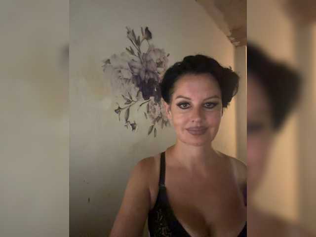 RoyalBreasts live webcam show