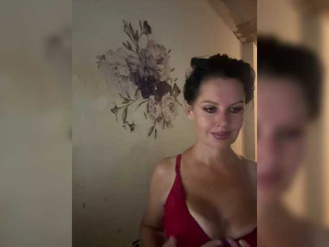 RoyalBreasts live cam on BongaCams