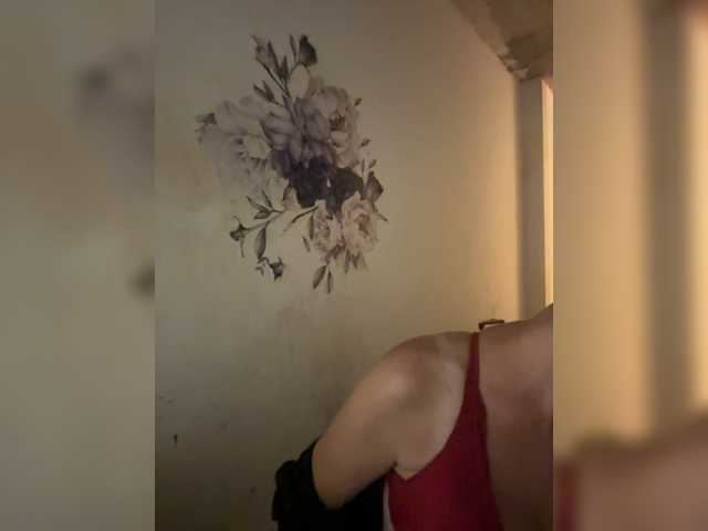 RoyalBreasts live cam preview