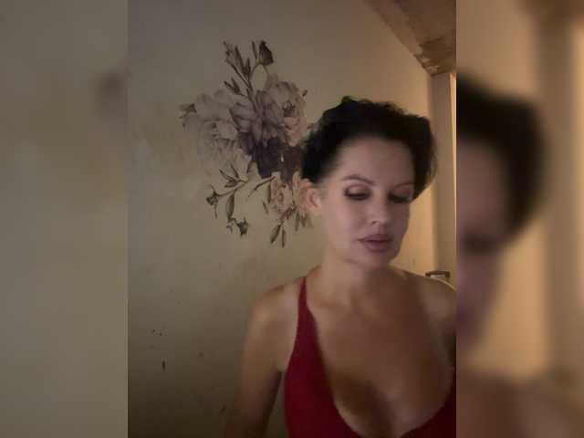 RoyalBreasts live cam on BongaCams