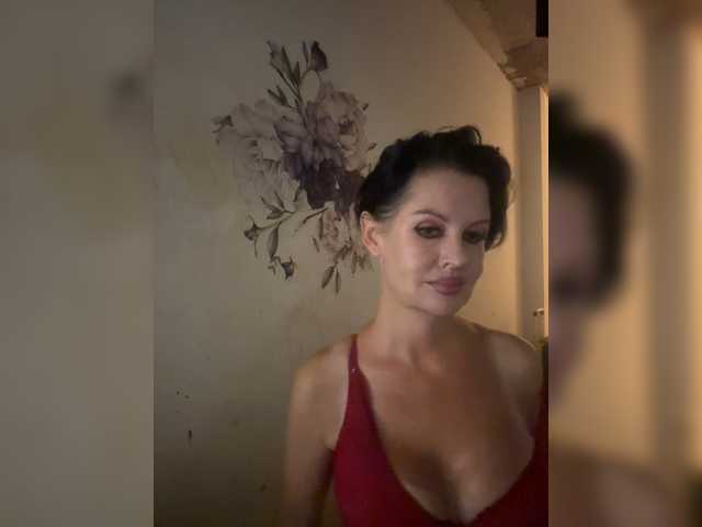 RoyalBreasts live cam on BongaCams