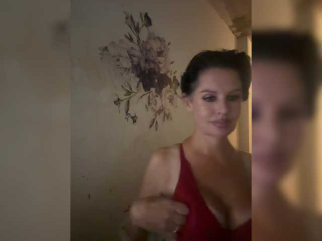 RoyalBreasts live cam on BongaCams