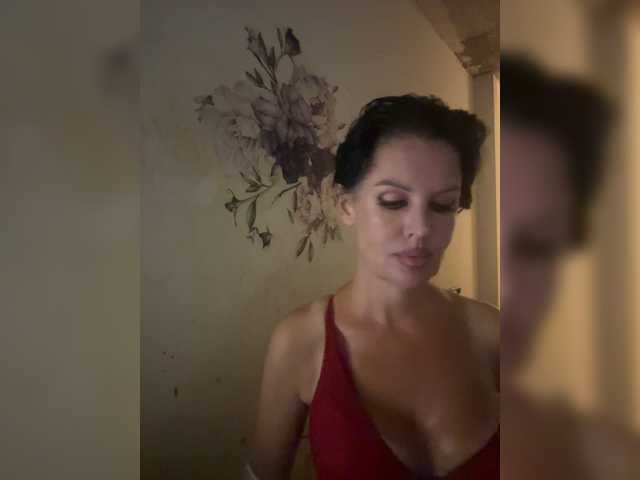 RoyalBreasts live cam on BongaCams