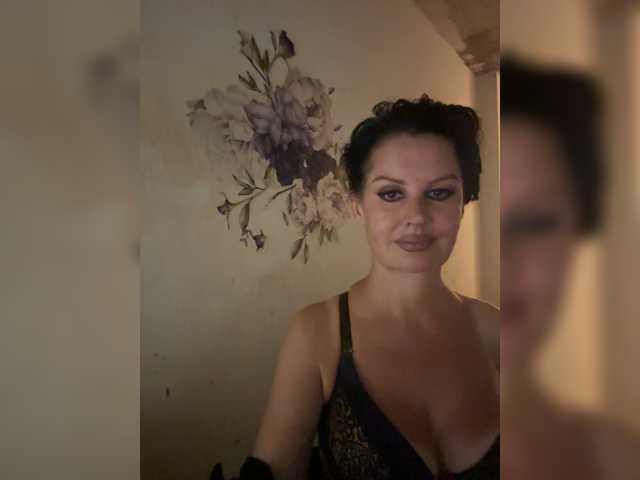 RoyalBreasts live cam on BongaCams