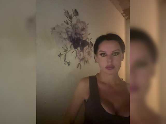 RoyalBreasts live cam on BongaCams