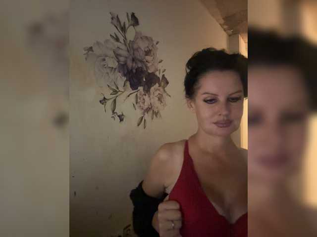 RoyalBreasts live cam preview