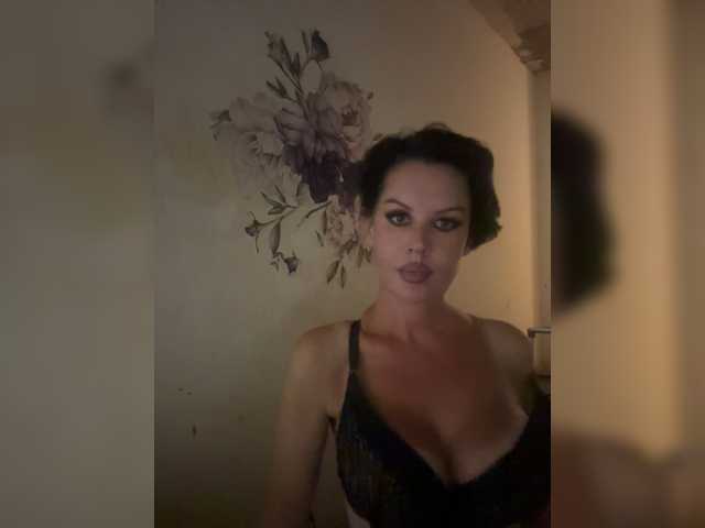 RoyalBreasts live cam on BongaCams