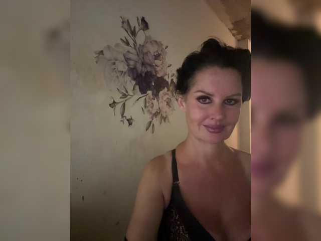 RoyalBreasts live cam on BongaCams