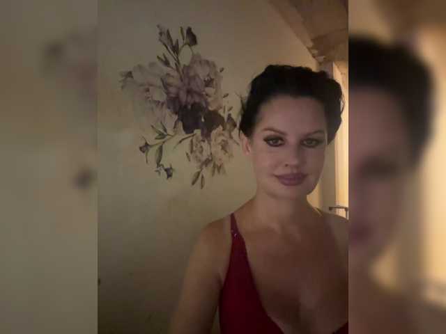 RoyalBreasts live cam on BongaCams
