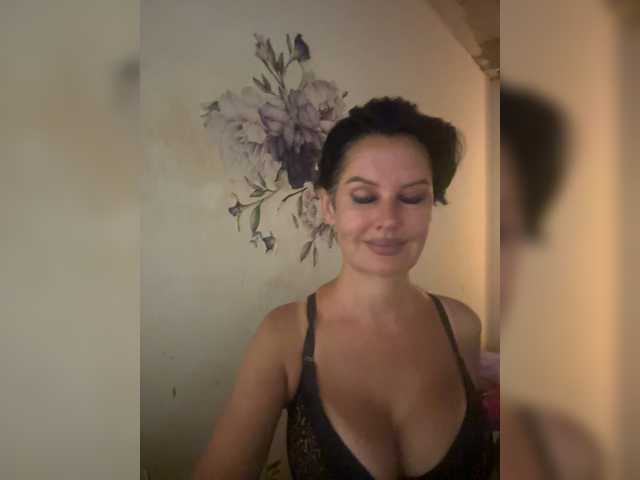 RoyalBreasts live webcam show