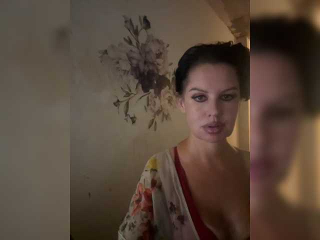 RoyalBreasts live cam on BongaCams