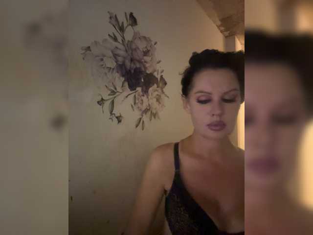 RoyalBreasts live cam on BongaCams