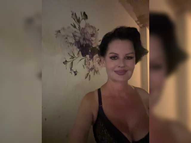 RoyalBreasts live cam on BongaCams