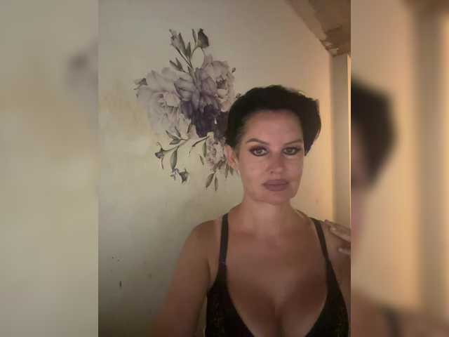 RoyalBreasts live webcam show