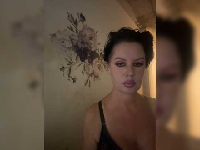 RoyalBreasts live cam on BongaCams