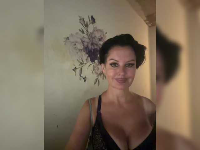RoyalBreasts live webcam show