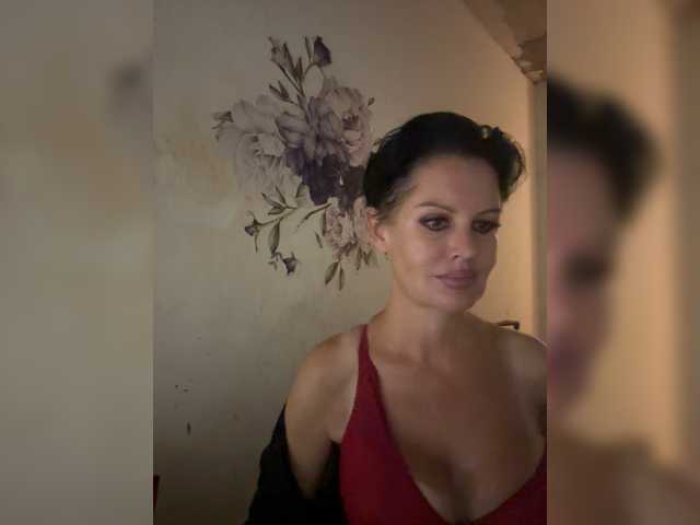 RoyalBreasts live cam preview