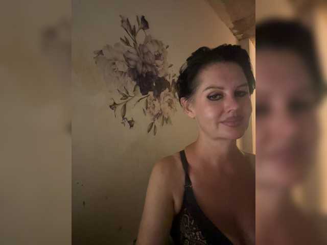 RoyalBreasts live cam on BongaCams