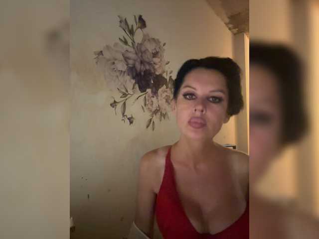 RoyalBreasts live cam on BongaCams
