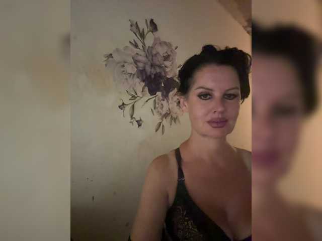 RoyalBreasts live cam on BongaCams