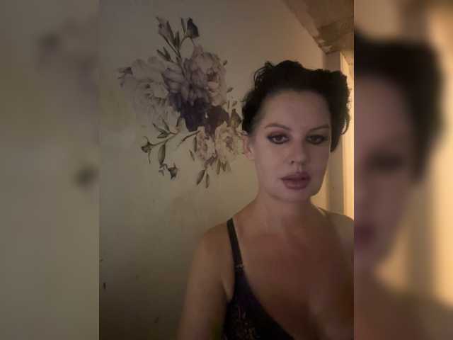 RoyalBreasts live cam on BongaCams