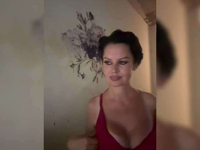 RoyalBreasts, live now on BongaCams
