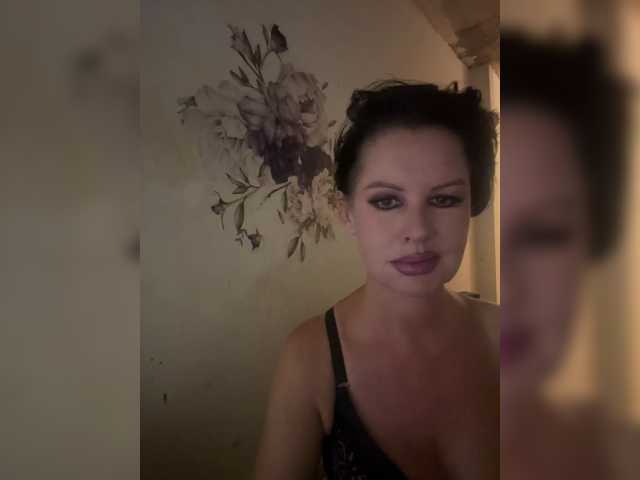 RoyalBreasts live cam on BongaCams
