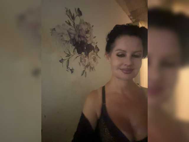 RoyalBreasts live cam preview