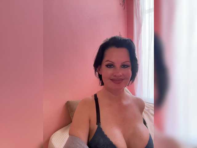 RoyalBreasts's BongaCams show and profile