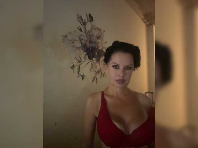 RoyalBreasts live cam on BongaCams