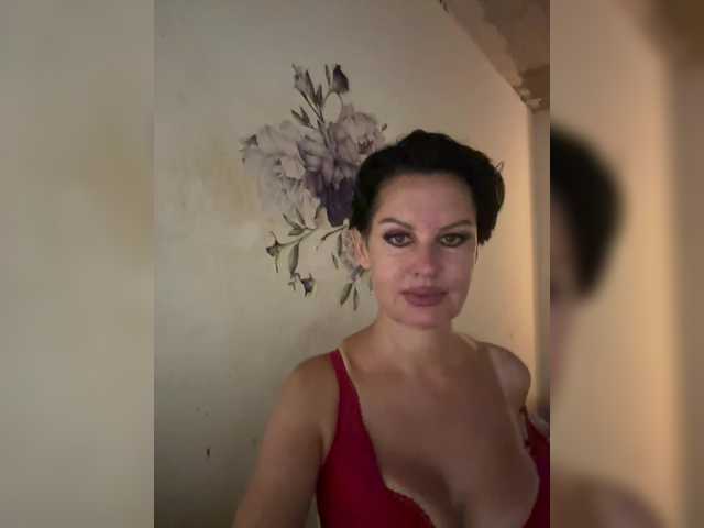 RoyalBreasts live cam on BongaCams