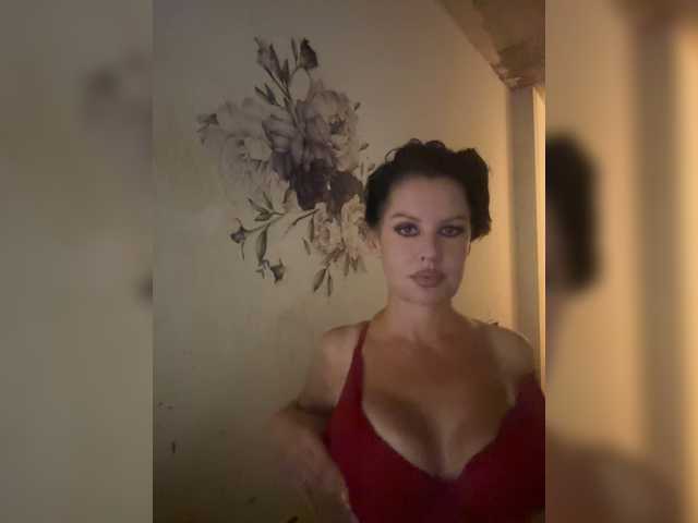RoyalBreasts live cam on BongaCams