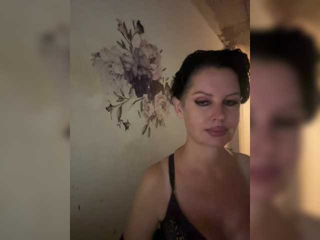 RoyalBreasts live cam on BongaCams