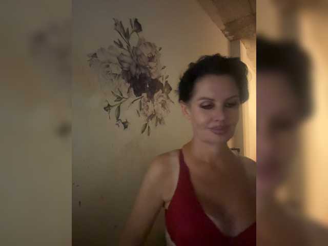 RoyalBreasts live cam on BongaCams