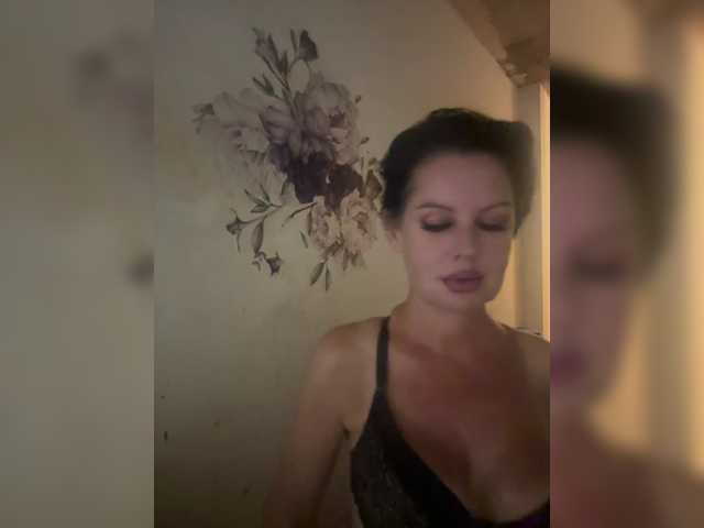 RoyalBreasts live cam on BongaCams