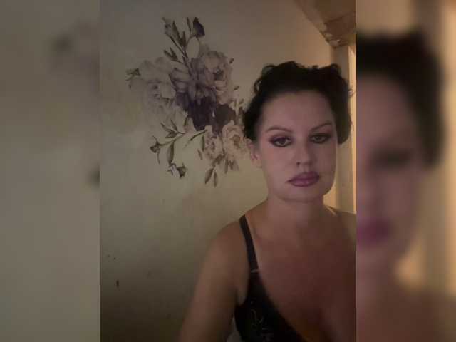 RoyalBreasts live cam on BongaCams