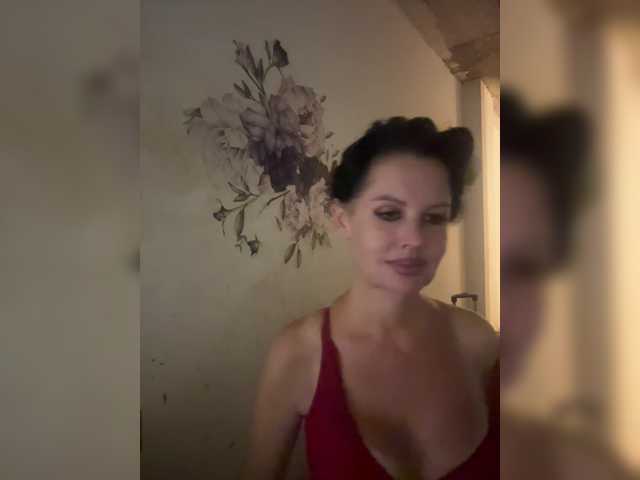 RoyalBreasts live cam on BongaCams