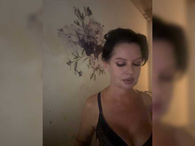 RoyalBreasts live cam on BongaCams