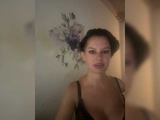 RoyalBreasts live cam on BongaCams