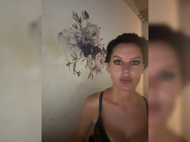 RoyalBreasts live cam on BongaCams