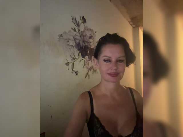 RoyalBreasts live cam on BongaCams