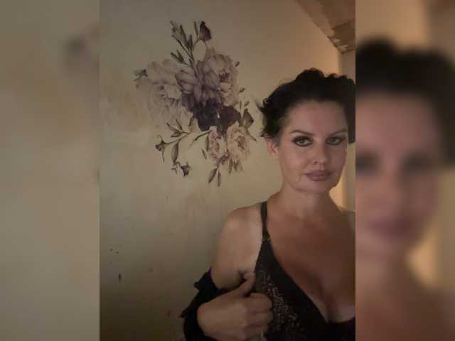 RoyalBreasts live cam on BongaCams