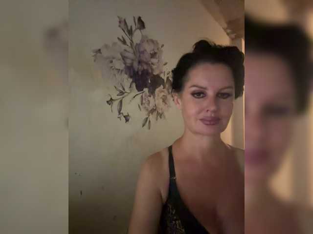 RoyalBreasts live cam on BongaCams