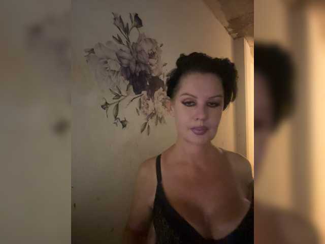 RoyalBreasts live cam on BongaCams