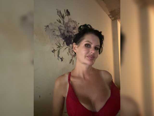 RoyalBreasts live cam on BongaCams