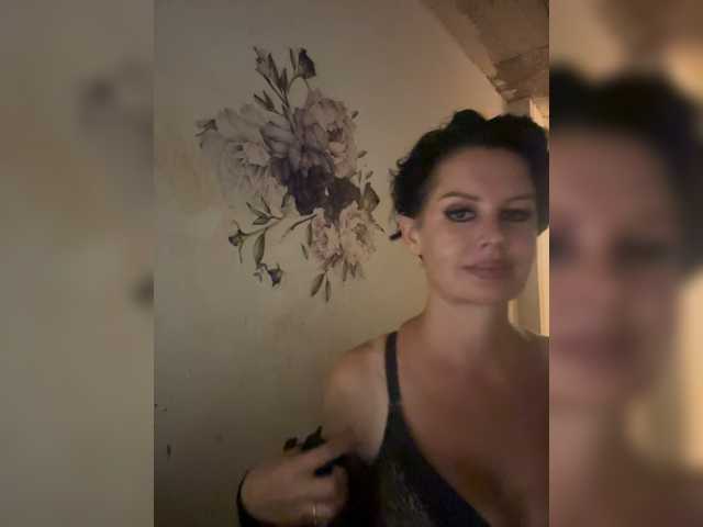 RoyalBreasts, live now on BongaCams