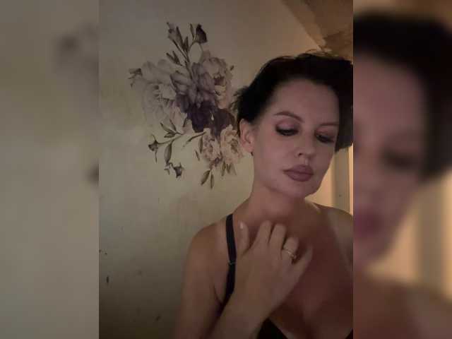 RoyalBreasts live cam on BongaCams