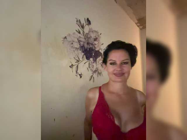 RoyalBreasts live cam on BongaCams